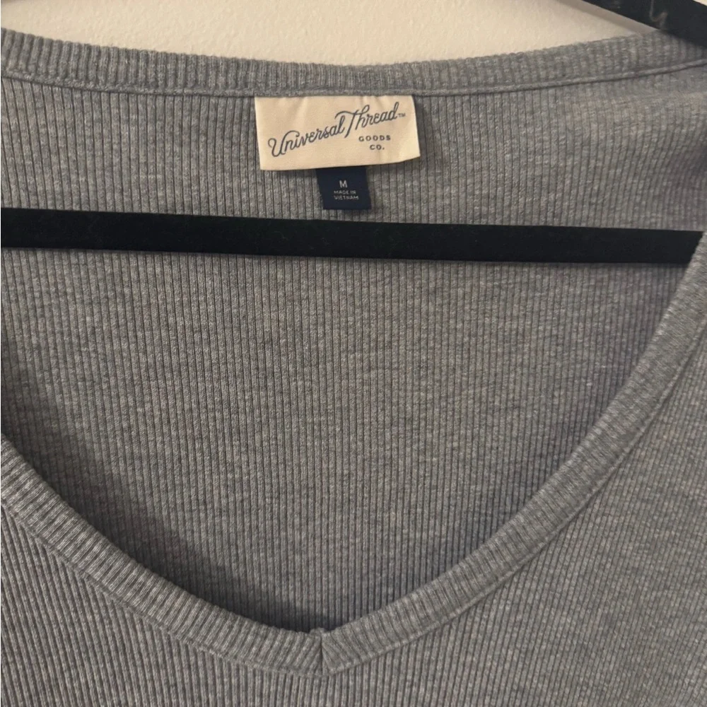 Gray Ribbed V-Neck Top - Picture 4 of 4